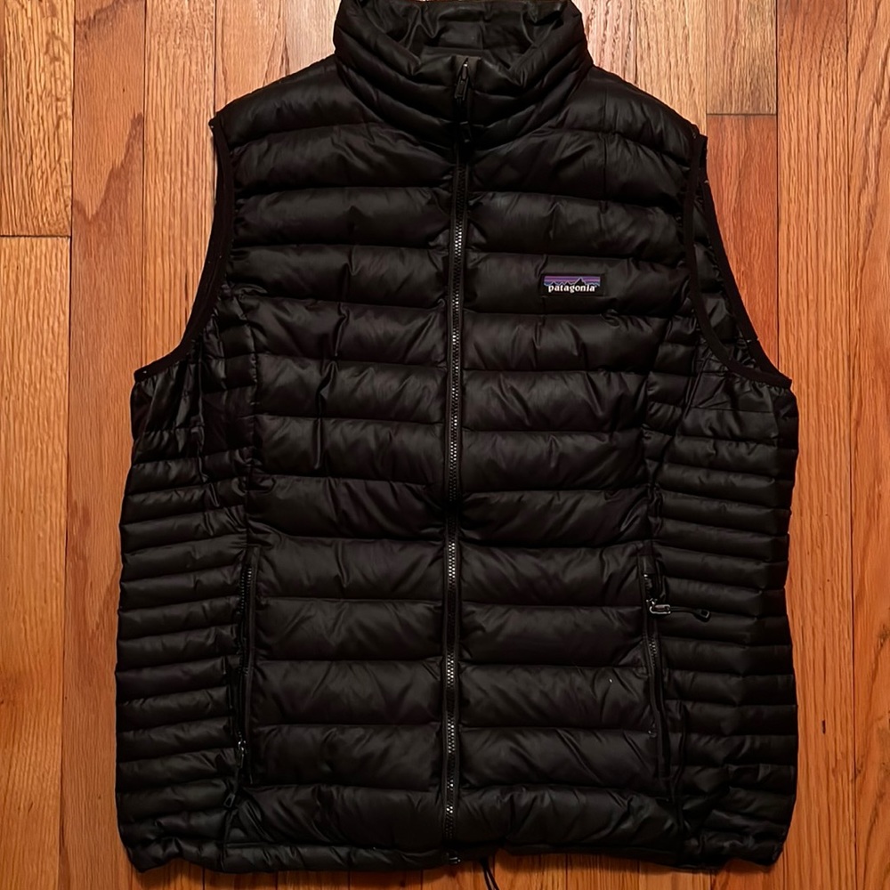 Patagonia down sweater vest in excellent condition. Very warm and light weight.